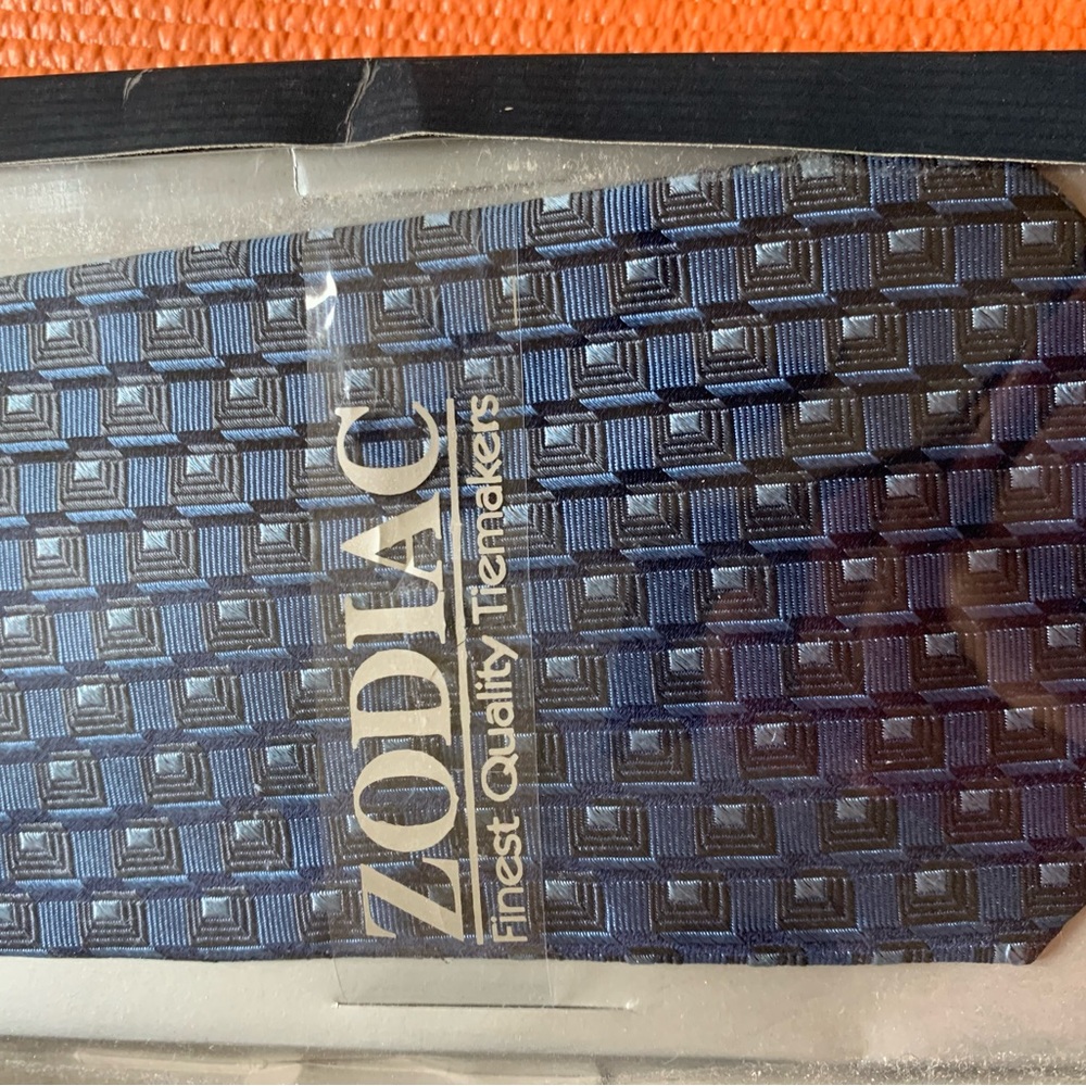 Tie in original packing